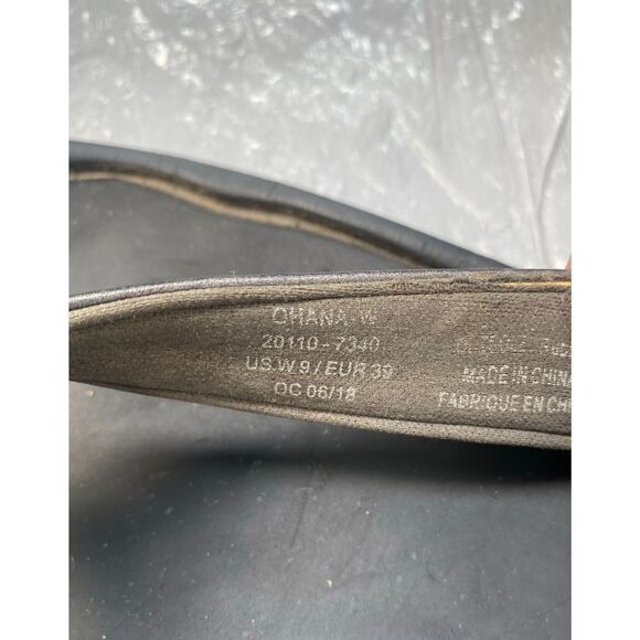 Olukai Women’s Metallic Gray Flip Flop Sz 9 US - Picture 4 of 10